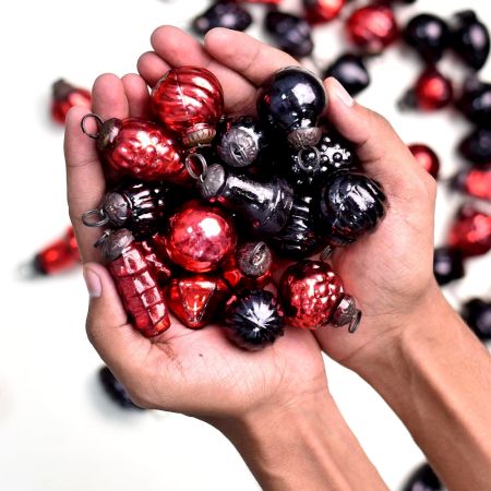 25 Pieces Black and Red Glass Ornaments For Tree Decoration